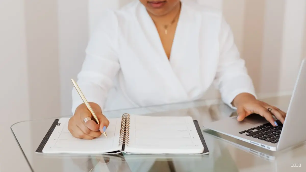 Stop Pricing Courses by the Hour: Charge for Transformation Depth Instead