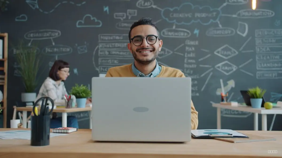 how to build a one person knowledge business in public in detail